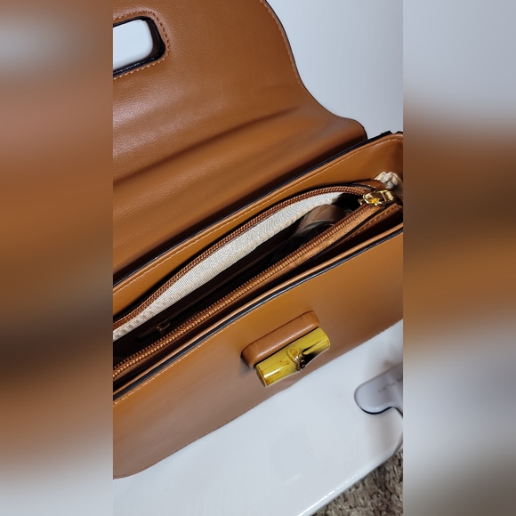 Handbags - Picture 3 of 12